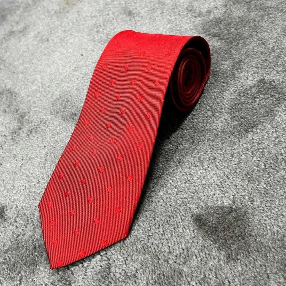 Brooks Brothers  Made in USA Pure Silk Tie Mens OS Red Diamond Material England